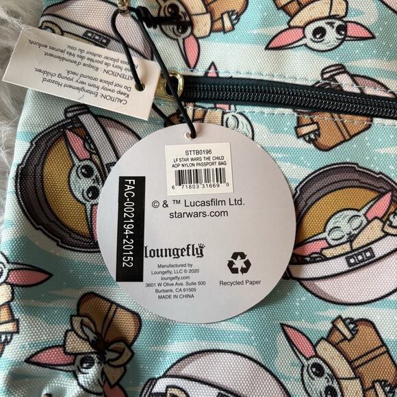 Loungefly Star Wars The Mandalorian Grogu Passport Crossbody Bag The‎ Child NWT - Picture 5 of 8